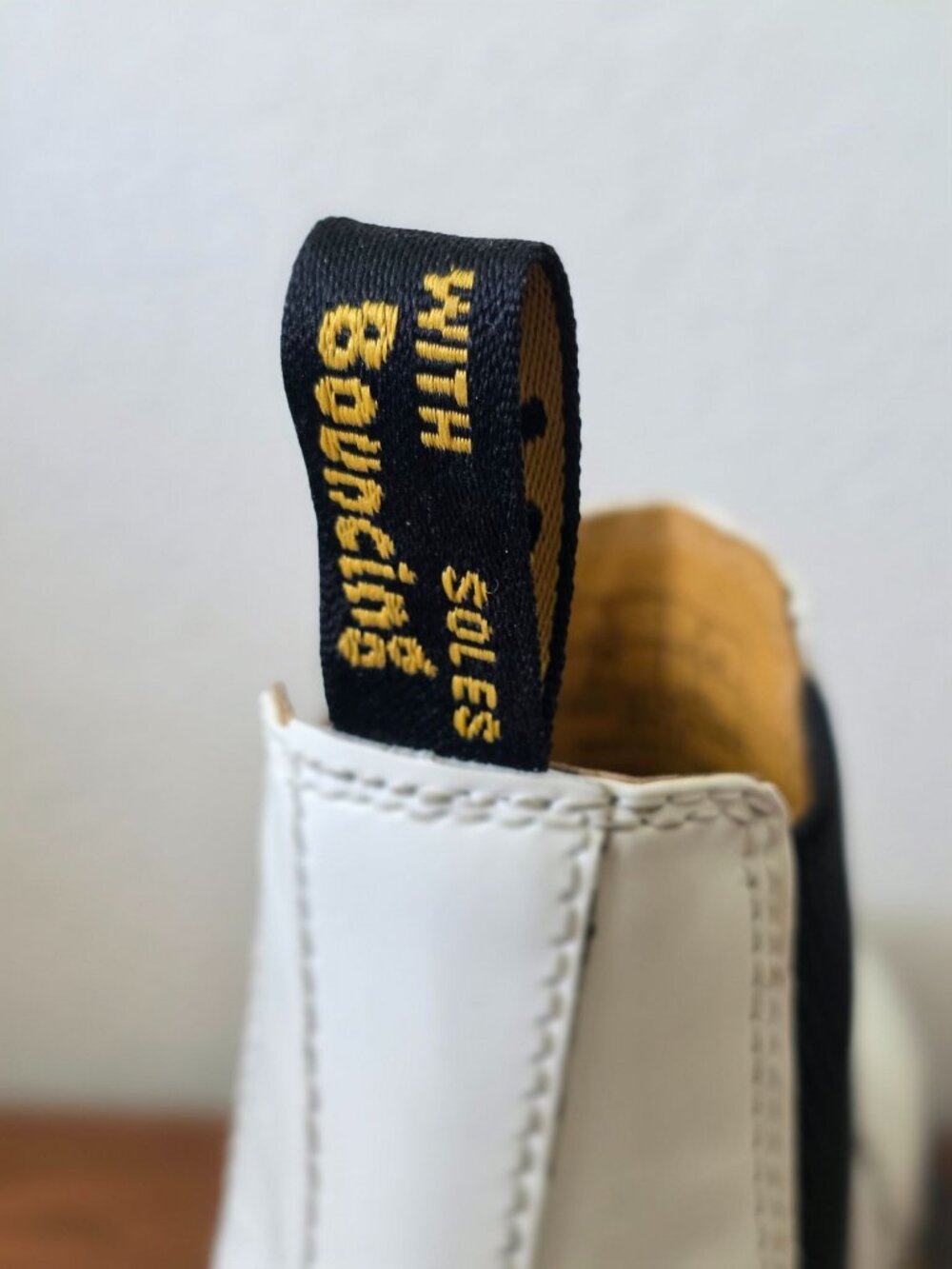 Dr. Martens 2976 White Chelsea Slip-On Classic Style Boots Smooth Leather M6/W7 - Picture 7 of 13